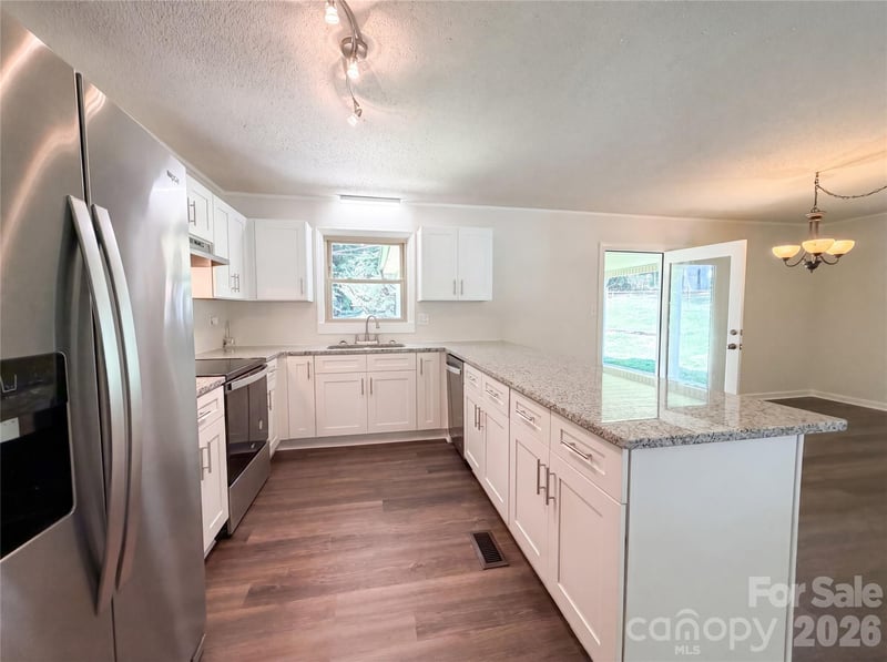 2418 Woodbridge Dr, Gastonia, NC 28056