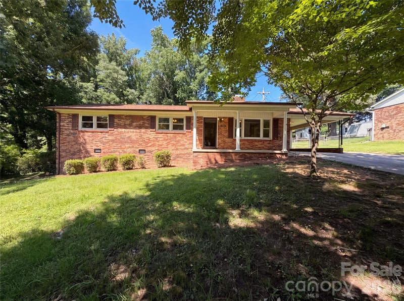 2418 Woodbridge Dr, Gastonia, NC 28056