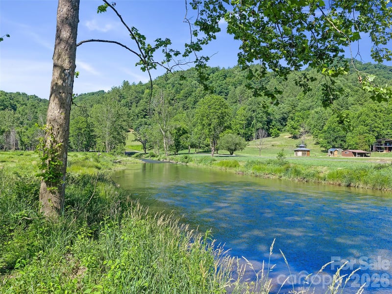 Us Hwy 19w Hw, Burnsville, NC 28714
