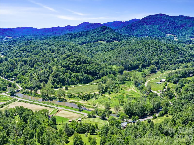 000 Us Hwy 19w Hw, Burnsville, NC 28714