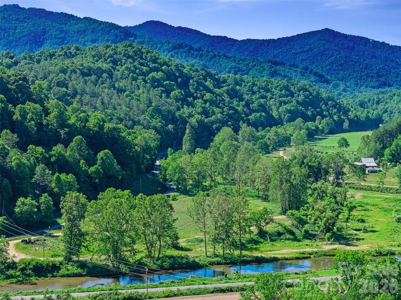 000 Us Hwy 19w Hw, Burnsville, NC 28714