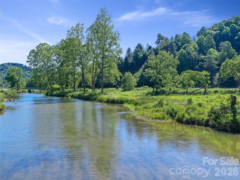 000 Us Hwy 19w Hw, Burnsville, NC 28714