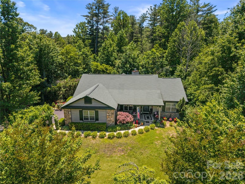 9 Tall Pines Rd, Hendersonville, NC 28739