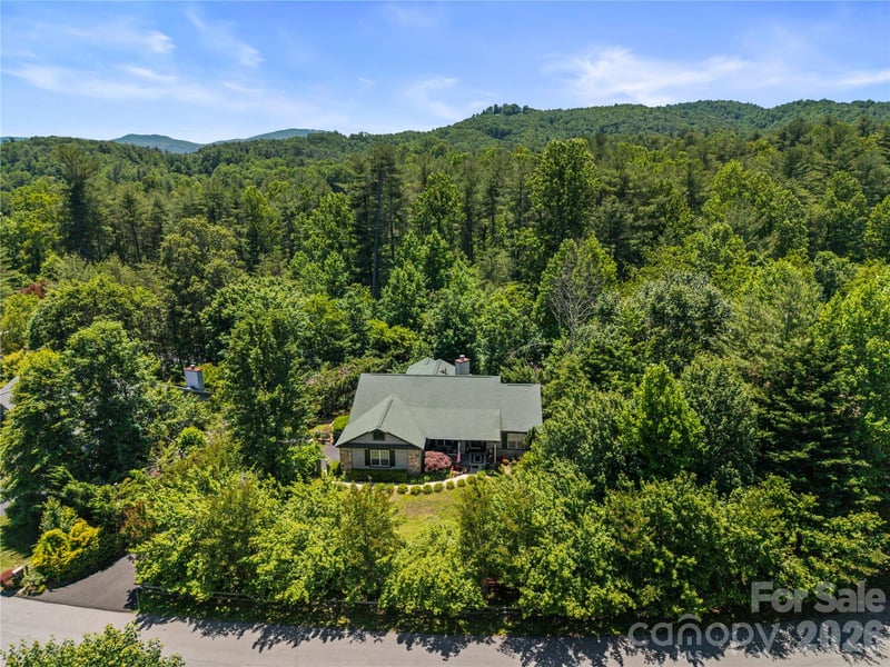 9 Tall Pines Rd, Hendersonville, NC 28739