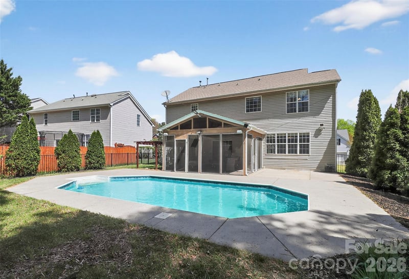 17126 Cambridge Woods Ct, Charlotte, NC 28277
