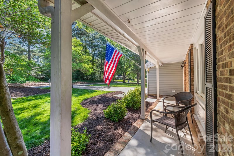 425 Regency Dr, Charlotte, NC 28211