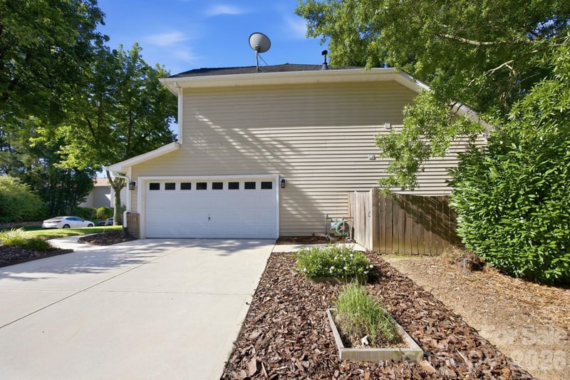 10900 Owl Nest Ln, Charlotte, NC 28277