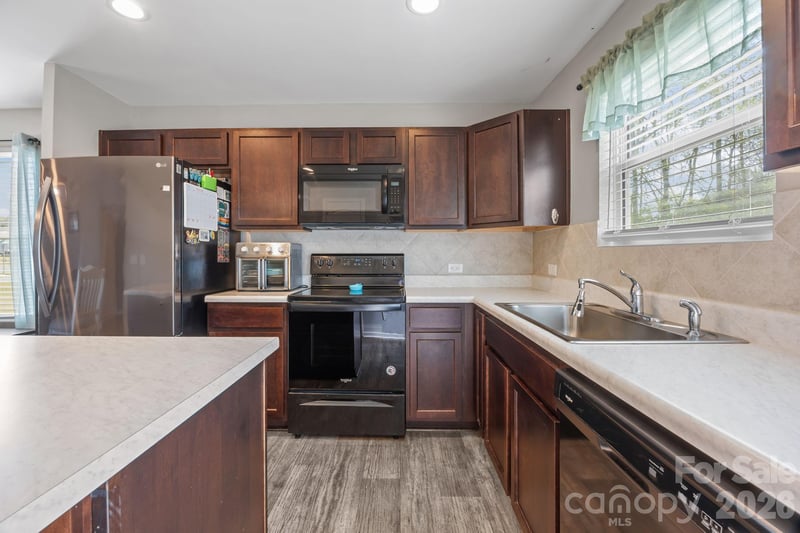 813 Yorkshire Dr, Albemarle, NC 28001
