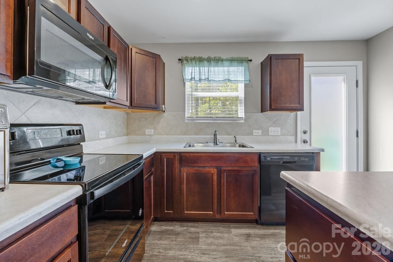 813 Yorkshire Dr, Albemarle, NC 28001