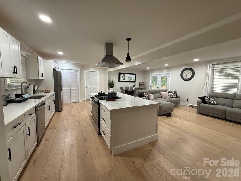 1130 16th Ave, Hickory, NC 28601