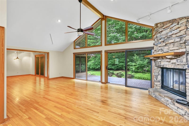 300 Ethan Pond Way, Hendersonville, NC 28791