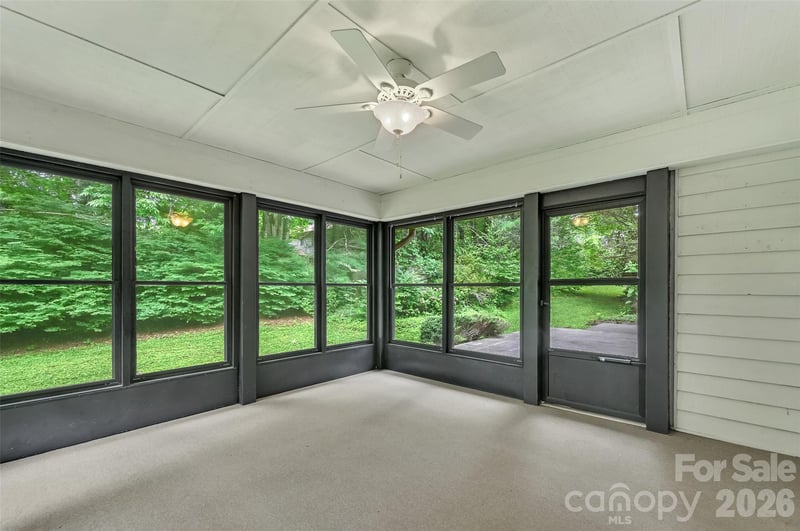 300 Ethan Pond Way, Hendersonville, NC 28791