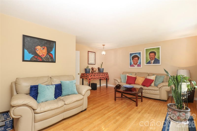 210 Cliffside Dr, Kannapolis, NC 28081