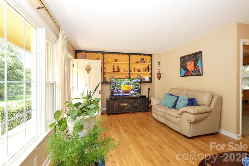 210 Cliffside Dr, Kannapolis, NC 28081