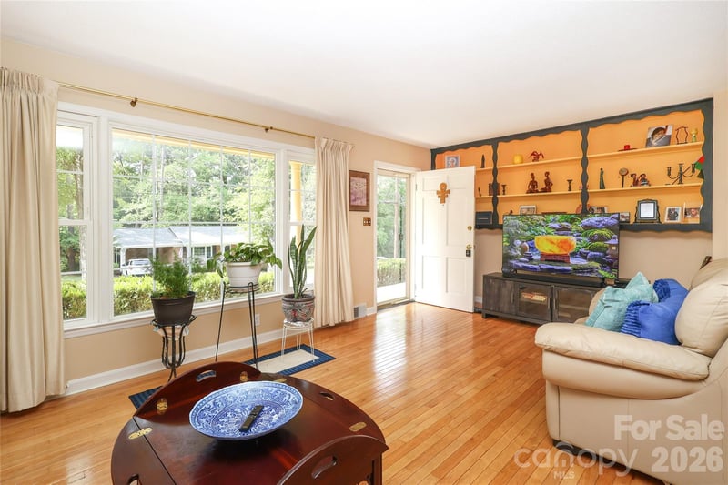210 Cliffside Dr, Kannapolis, NC 28081