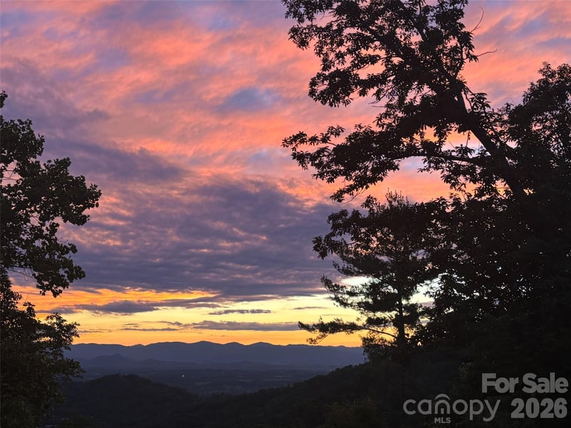 57 Villa Nova Dr, Asheville, NC 28804