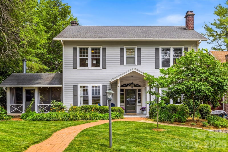 1620 Norwood Pl, Hendersonville, NC 28791