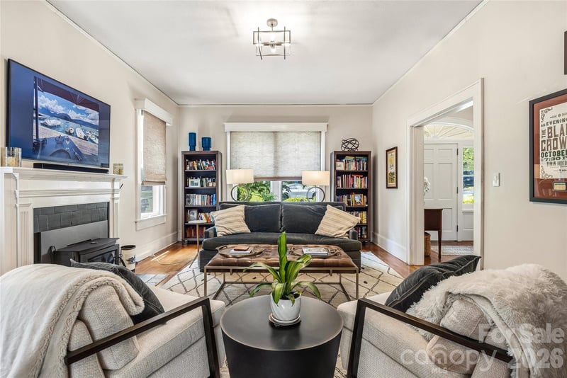 1620 Norwood Pl, Hendersonville, NC 28791