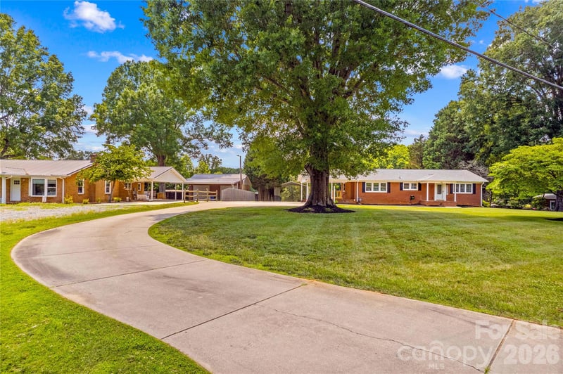 946 Shearers Rd, Mooresville, NC 28115