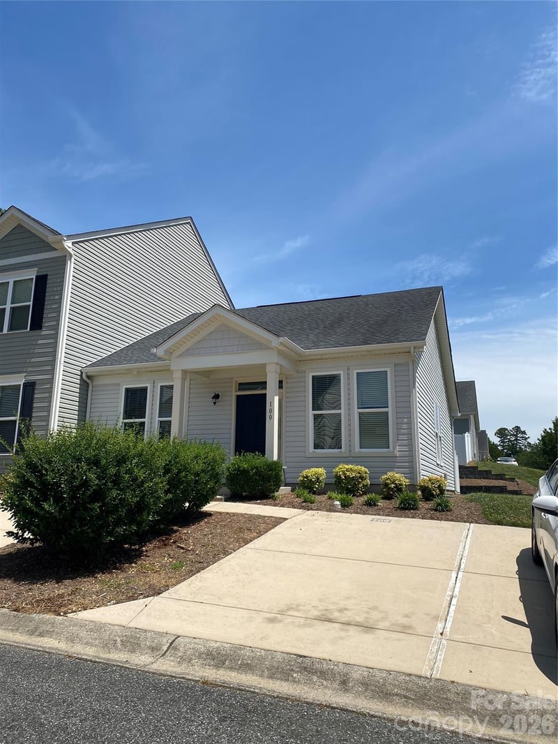 100 Ferncliff Dr, Mount Holly, NC 28120
