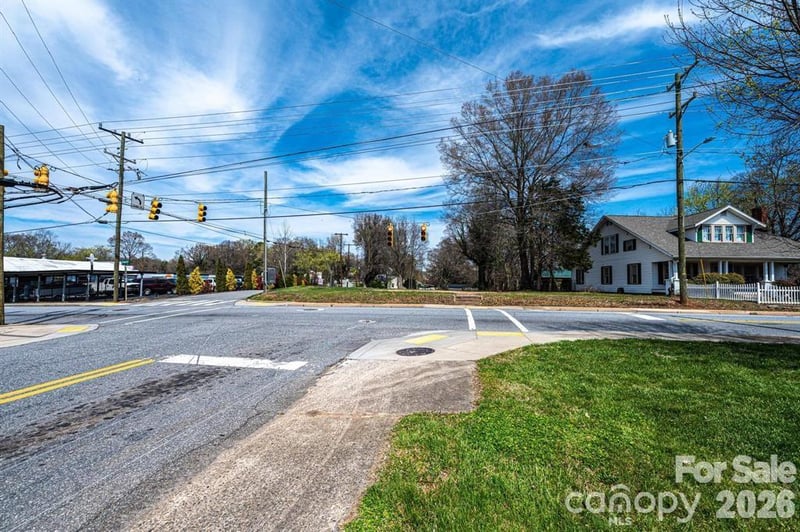 24 7th St, Taylorsville, NC 28681