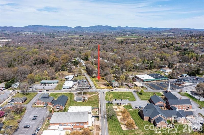 24 7th St, Taylorsville, NC 28681