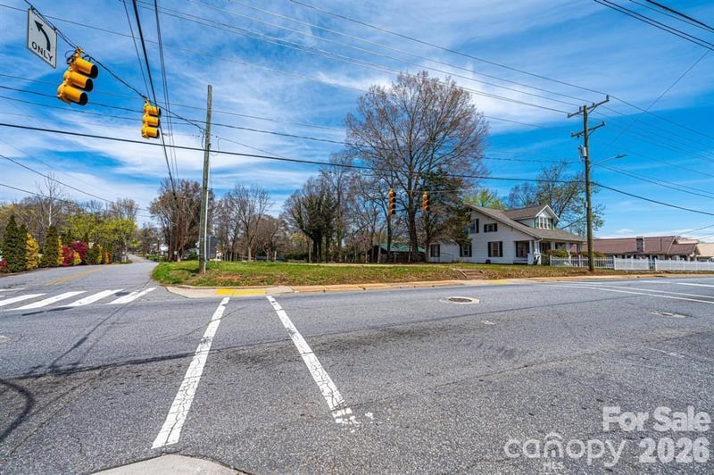 24 7th St, Taylorsville, NC 28681