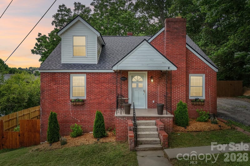 111 Bennett St, Burnsville, NC 28714