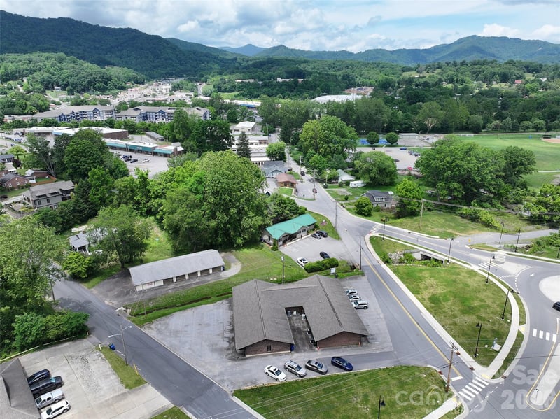 34 Maple St, Waynesville, NC 28786
