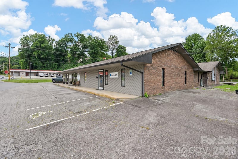 34 Maple St, Waynesville, NC 28786