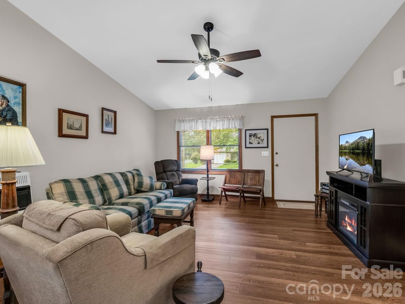 182 Resada Dr, Brevard, NC 28712