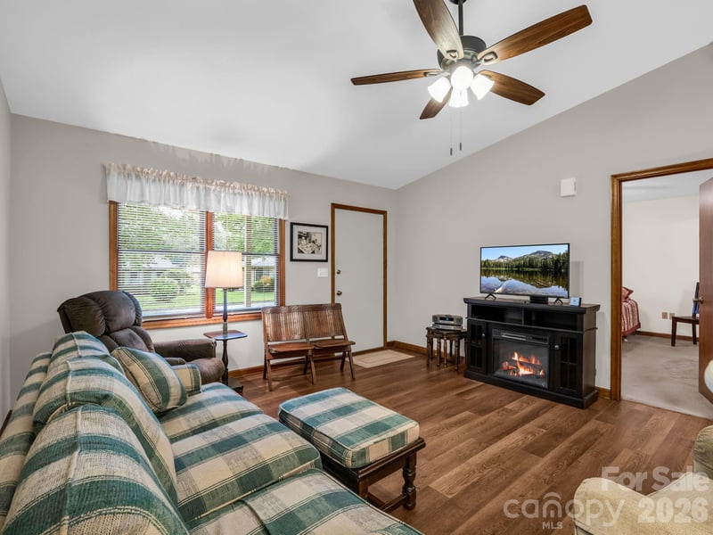 182 Resada Dr, Brevard, NC 28712