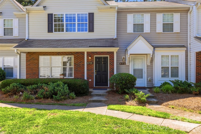 6720 Cypress Tree Ln, Charlotte, NC 28215