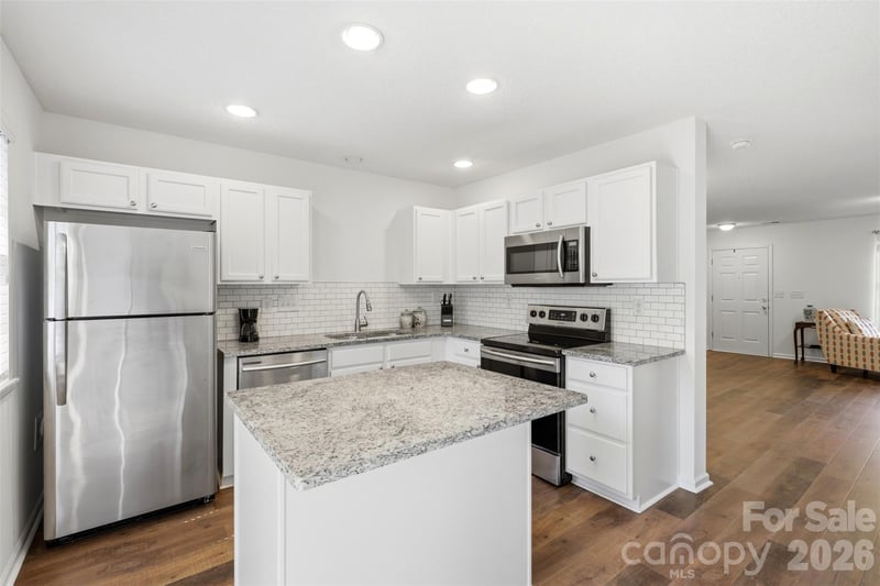 6720 Cypress Tree Ln, Charlotte, NC 28215
