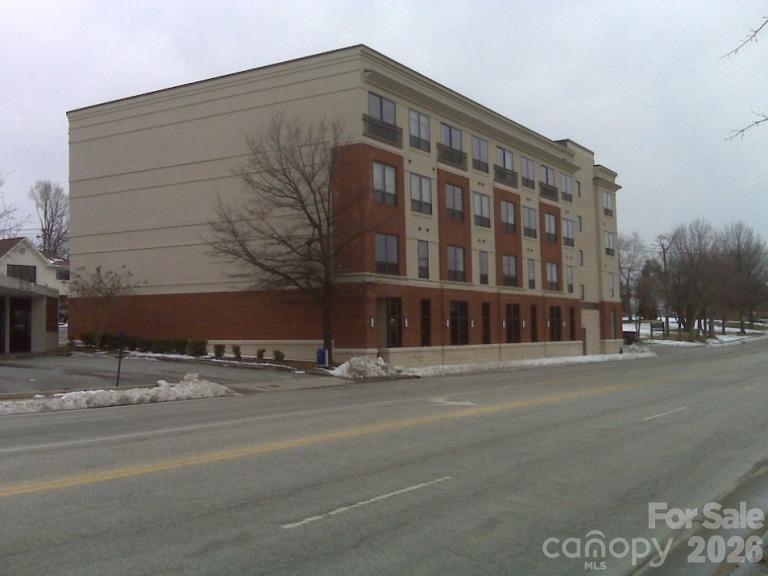 411 Washington St #208, Greensboro, NC 27401
