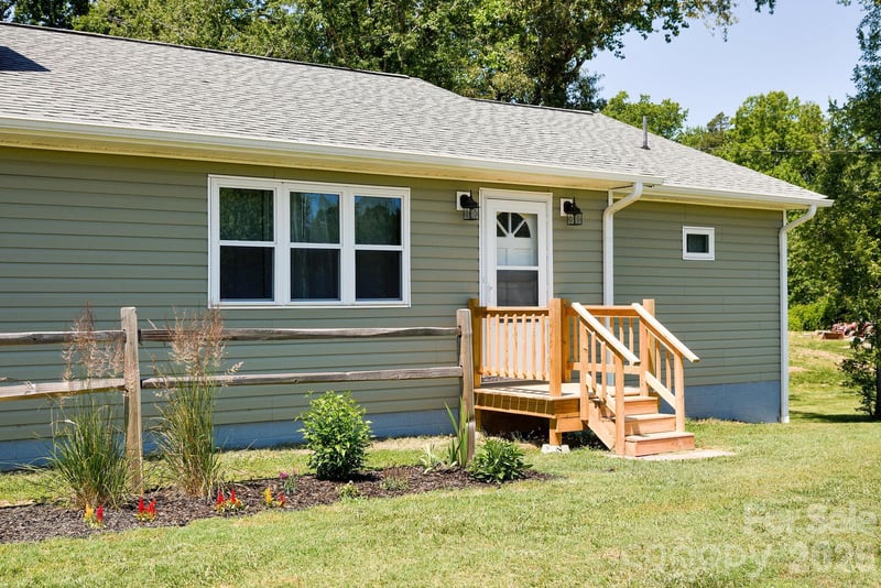 1625 Us 601 Hw, Yadkinville, NC 27055
