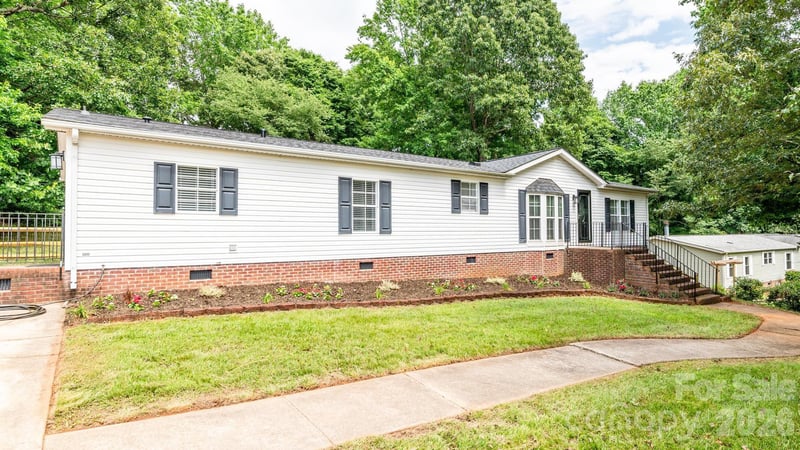127 Whitewater Ln, Mooresville, NC 28115