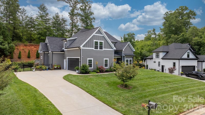 5046 Woodwinds Dr, Hickory, NC 28601