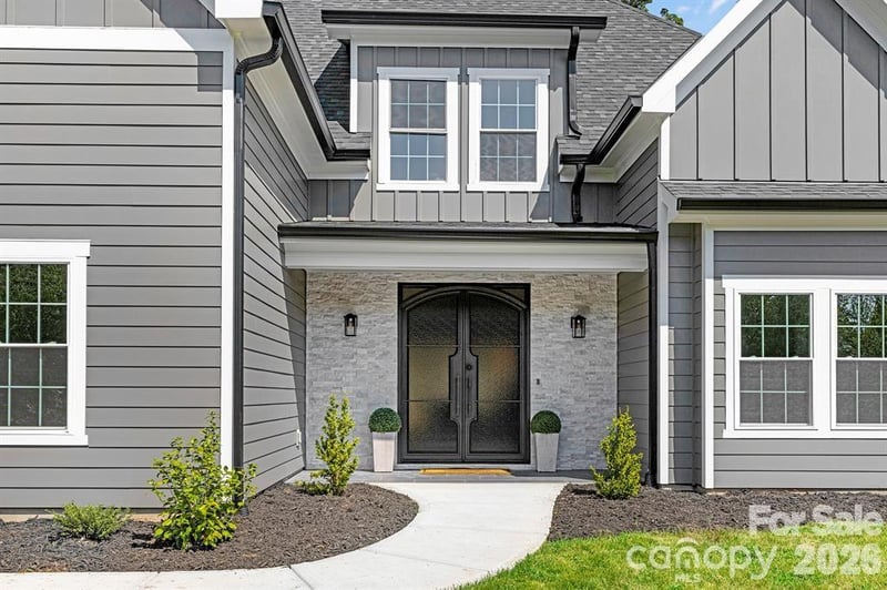 5046 Woodwinds Dr, Hickory, NC 28601