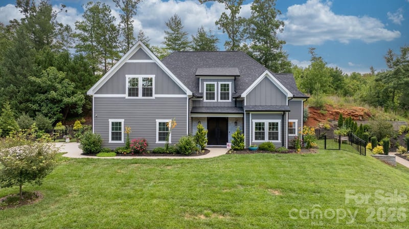 5046 Woodwinds Dr, Hickory, NC 28601