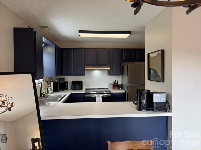 102 Brandywine Dr #R6, Conover, NC 28613