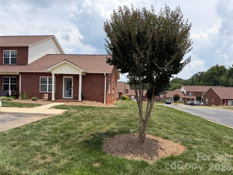 102 Brandywine Dr #R6, Conover, NC 28613