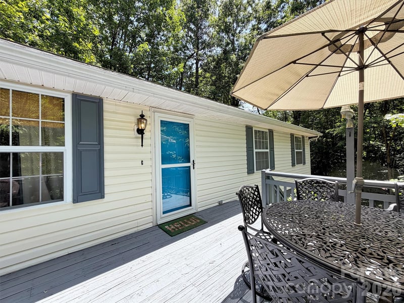 330 Sleepy Hollow Dr, Waynesville, NC 28785