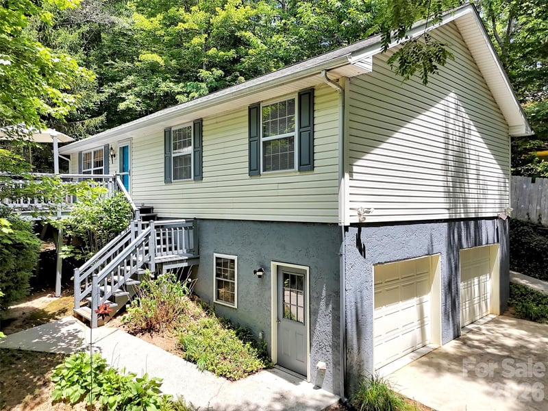 330 Sleepy Hollow Dr, Waynesville, NC 28785