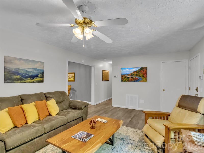 330 Sleepy Hollow Dr, Waynesville, NC 28785