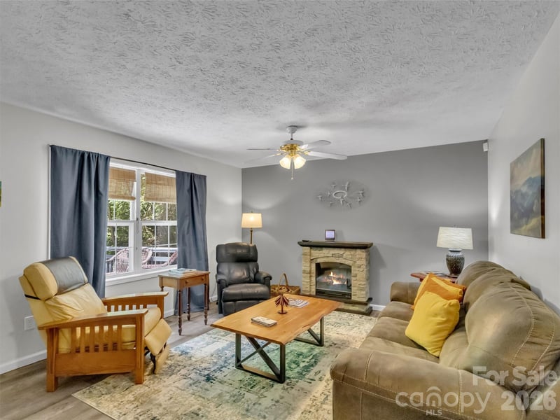 330 Sleepy Hollow Dr, Waynesville, NC 28785