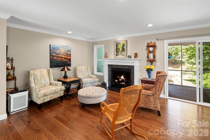 2750 Leucothae Way, Hendersonville, NC 28791