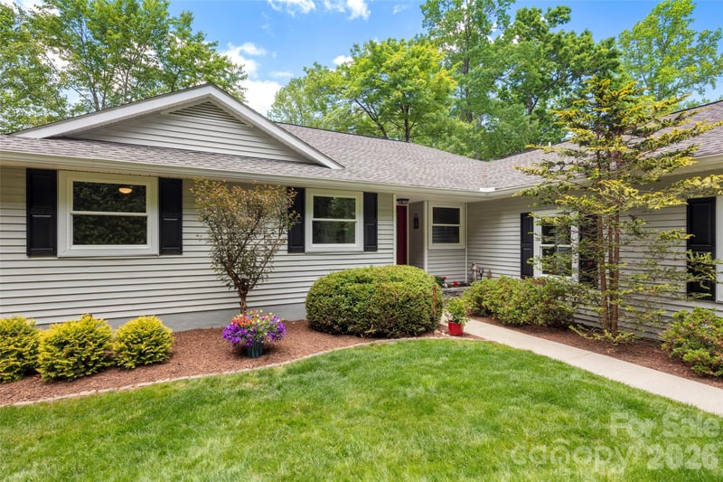 2750 Leucothae Way, Hendersonville, NC 28791