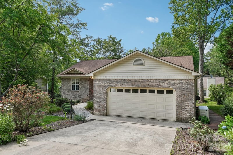 3 Wentworth Ct, Etowah, NC 28729