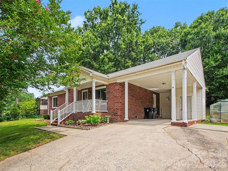 1009 Autumn Ln, Concord, NC 28025